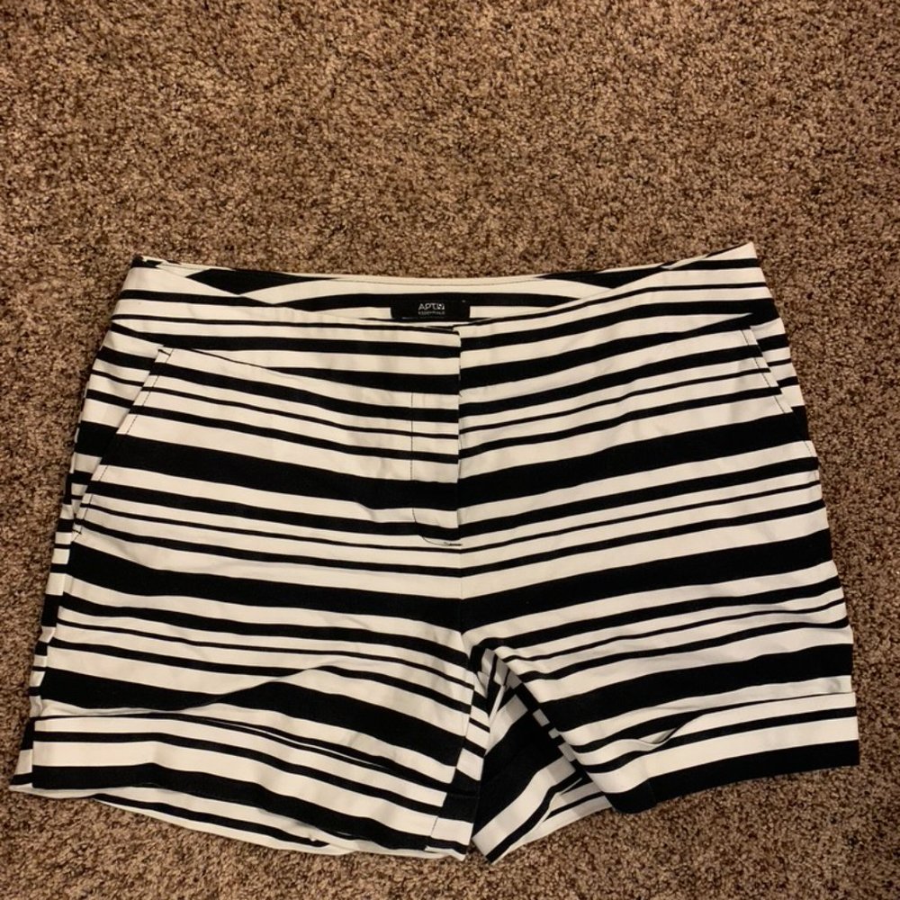 Apt. 9 Essentials Black White Striped Shorts